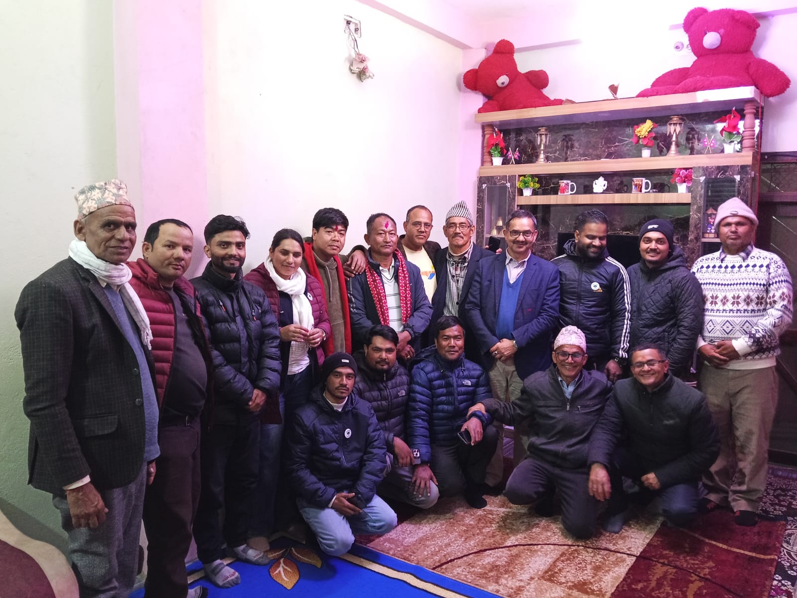 सरुमारानीमा एमालेका उम्मेदबार सहित आधा दर्जन नेता कार्यकर्ता कांग्रेसमा प्रवेश